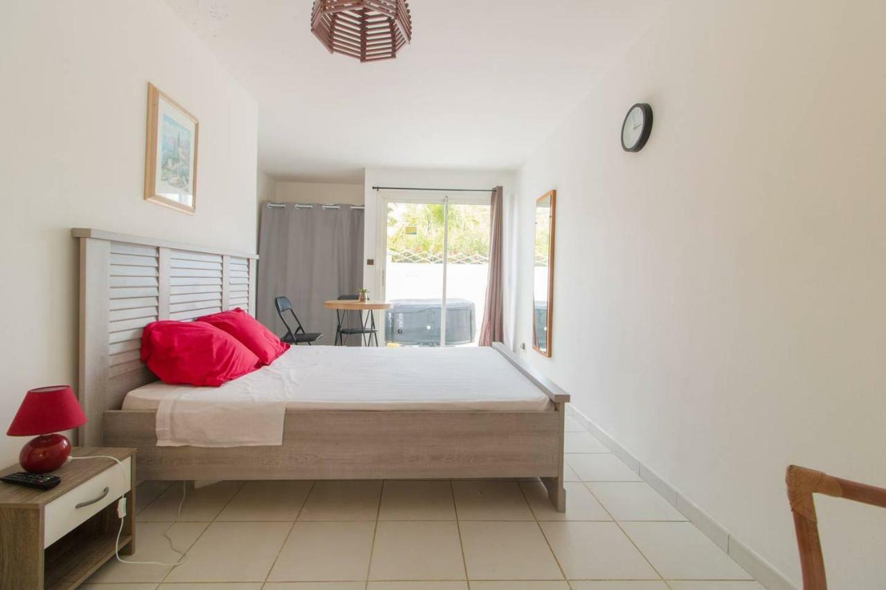 Superbe Studio Avec Jacuzzi Prive Διαμέρισμα Sainte-Anne Εξωτερικό φωτογραφία