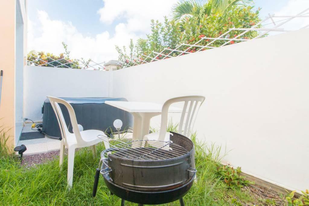 Superbe Studio Avec Jacuzzi Prive Διαμέρισμα Sainte-Anne Εξωτερικό φωτογραφία