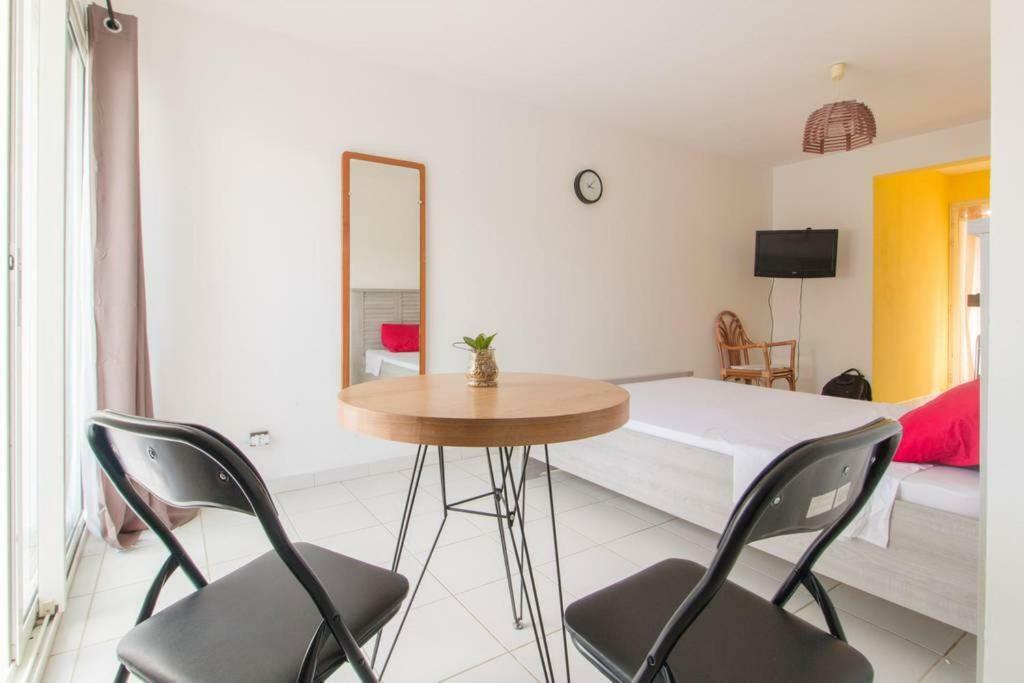 Superbe Studio Avec Jacuzzi Prive Διαμέρισμα Sainte-Anne Εξωτερικό φωτογραφία