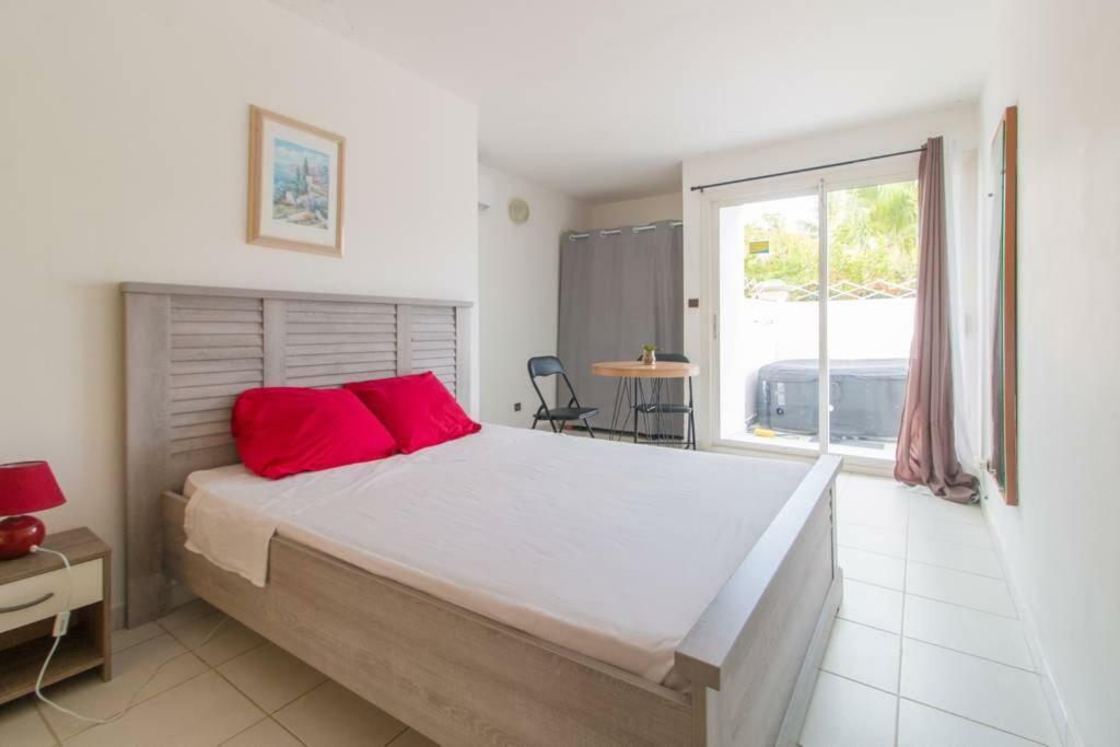 Superbe Studio Avec Jacuzzi Prive Διαμέρισμα Sainte-Anne Εξωτερικό φωτογραφία